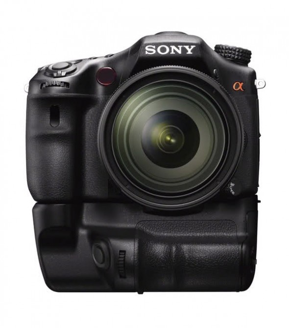 Sony Alpha A77 - Front