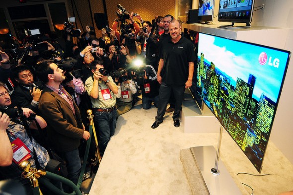 LG 55-inch OLED 3D TV taking the spotlight LG 55-inch OLED 3D TV taking the spotlight