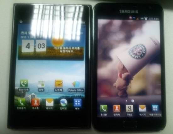 LG Optimus Vu vs. Samsung Galaxy Note size comparison picture LG Optimus Vu vs. Samsung Galaxy Note size comparison picture