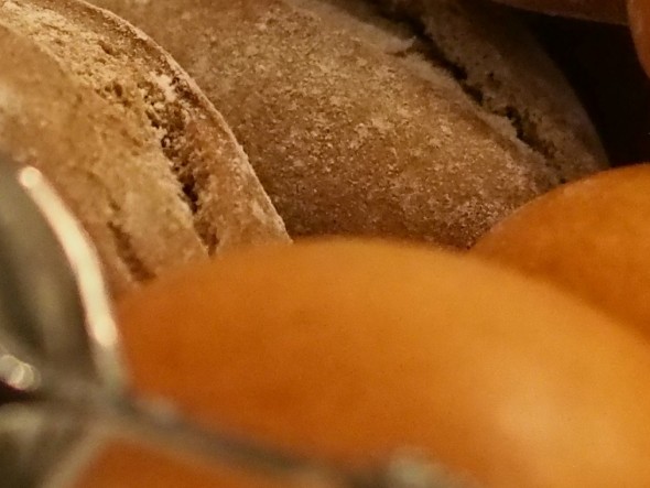 Olympus E-M5 f/1.8 1/400 ISO: 3,200 - crop Olympus E-M5 f/1.8 1/400 ISO: 3,200 - crop