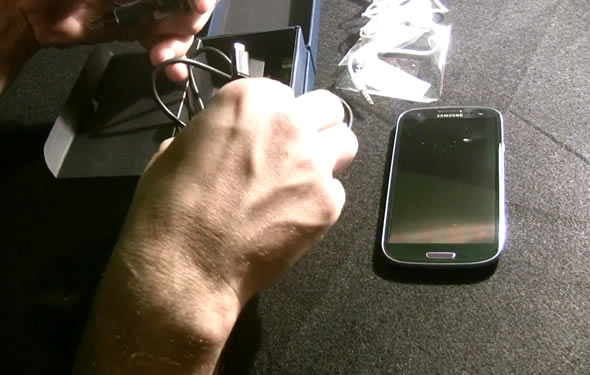Samsung Galaxy S III unboxing video Samsung Galaxy S III unboxing video